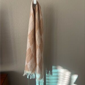 🌵Lochmere 100% lambswool Elegant Tan and Cream scarf